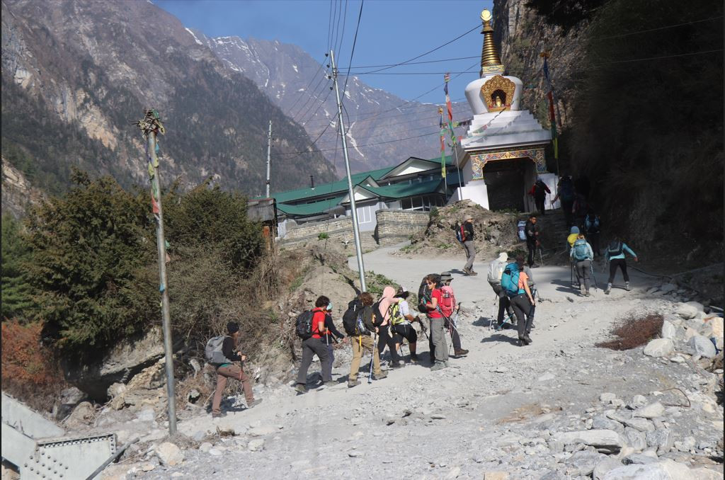 छ महिनामा मनाङमा नौ हजारभन्दा बढी पर्यटक भित्रिए, ‘आन्तरिक पर्यटकको आगमन पनि वृद्धि’