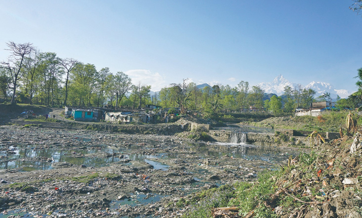 उच्च अदालतको आदेश : फिर्के खोलाका संरचना तत्काल नहटाउनु