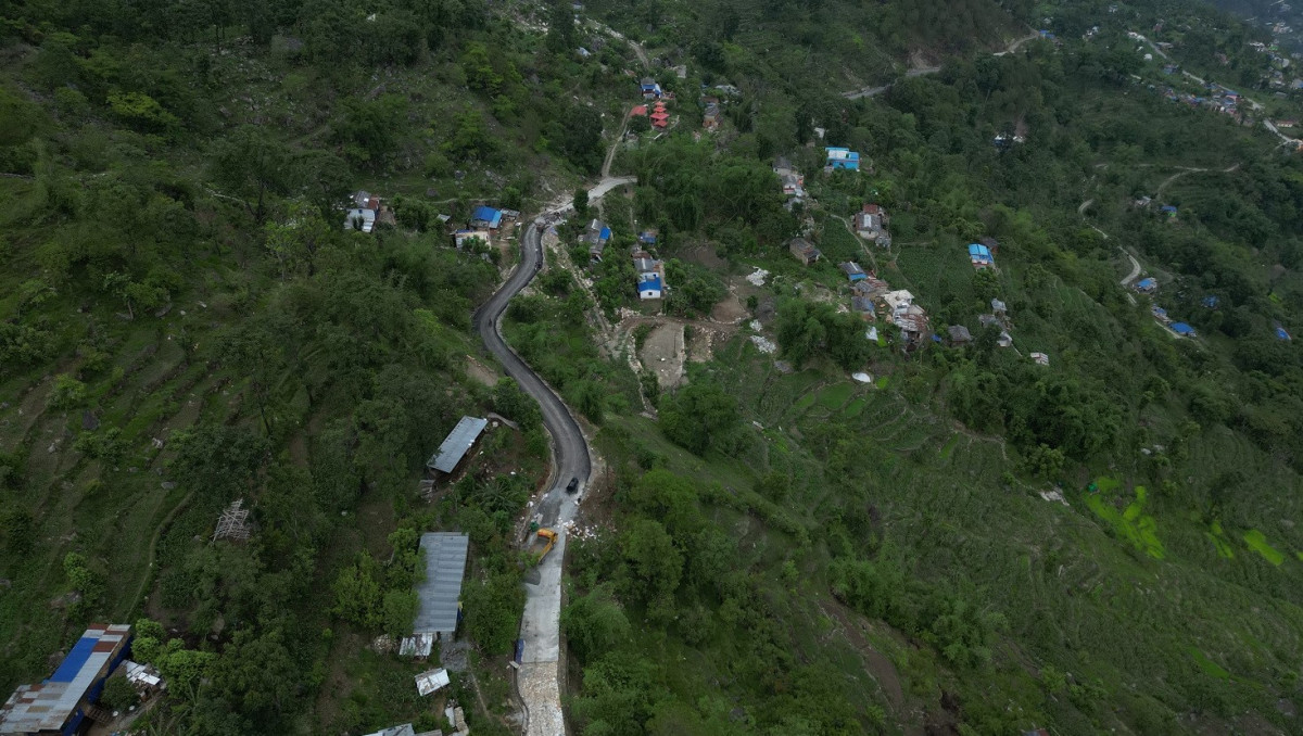 ‘ट्र्याक’ खुलेको डेढ दशकपछि सडक कालोपत्र, आवतजावतमा सहज