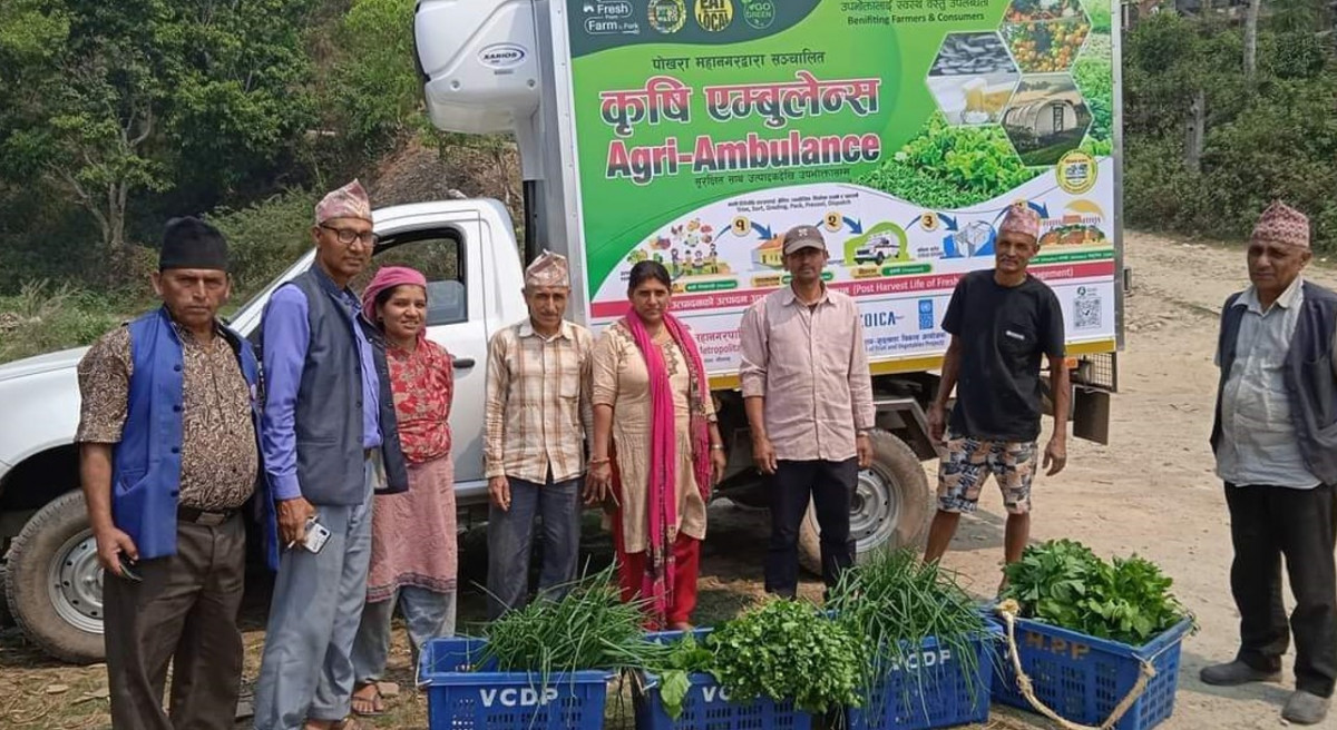 उत्पादक र उपभोक्तालाई जोड्दै कृषि ‘एम्बुलेन्स’, ताजा तरकारी किन्न झुम्मिन्छन् सर्वसाधरण