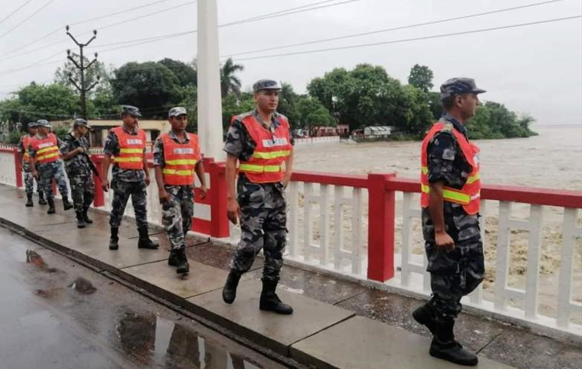 सप्तकोशीमा पानीको सतह बढेपछि सतर्क रहन आग्रह, ब्यारेजका ३९ ढोका खोलियो