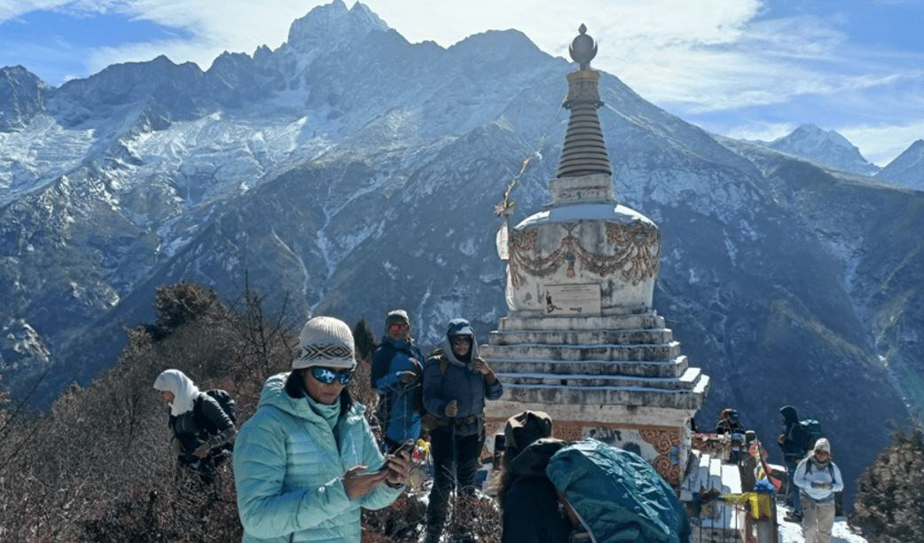 सगरमाथा क्षेत्र छोड्ने विदेशी पर्यटक ७० प्रतिशतले बढे, लुक्लाबाट फर्किने जहाजमा यात्रुको घुइँचो